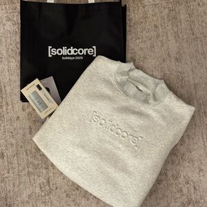solidcore Embossed Logo Crewneck Sweatshirt - Light Gray